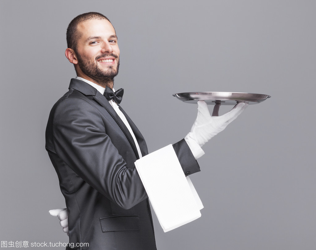 微笑服务 餐饮业的手持银托盘之美