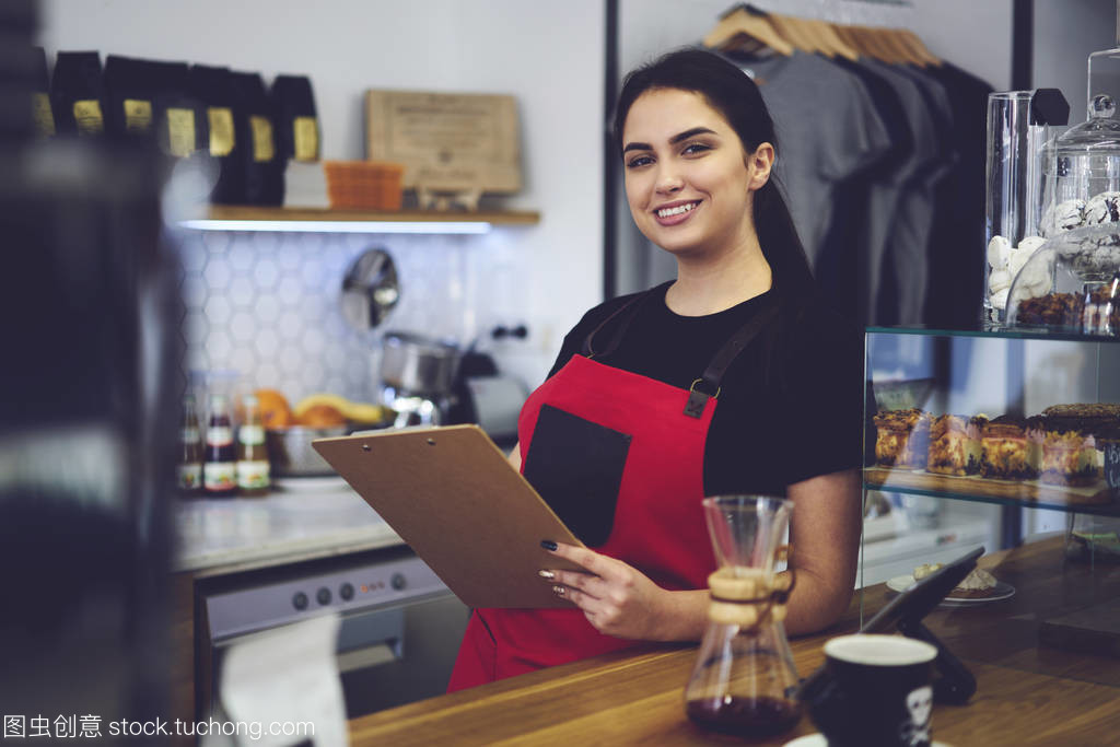 微笑行政经理 如何从服务和销售中计算餐饮年收入